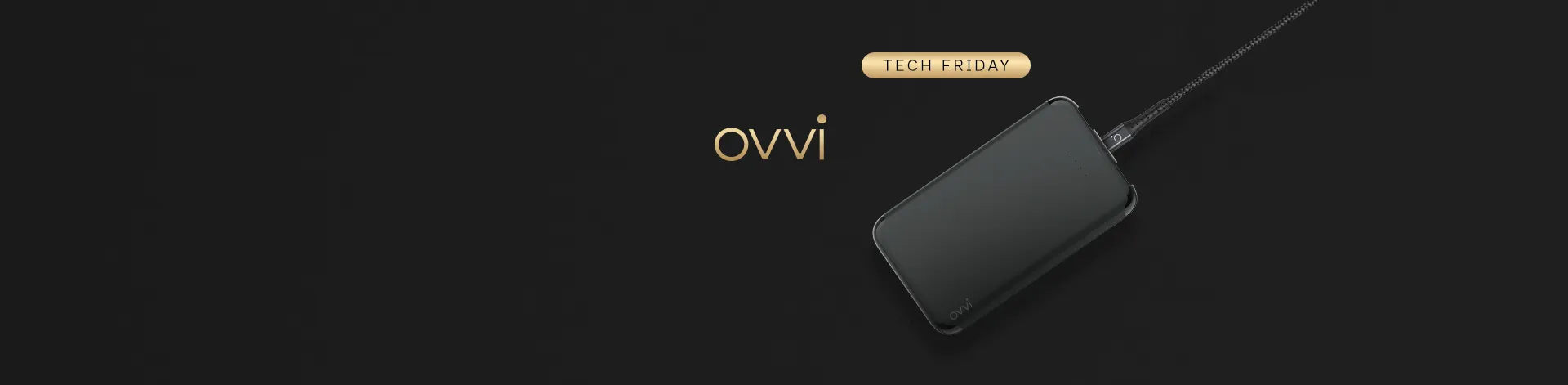 Imagem com fundo preto. Um powerbank e o cabo. Logo Ovvi e Tech Friday