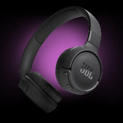 Fone de ouvido JBL preto com design over-ear em destaque.