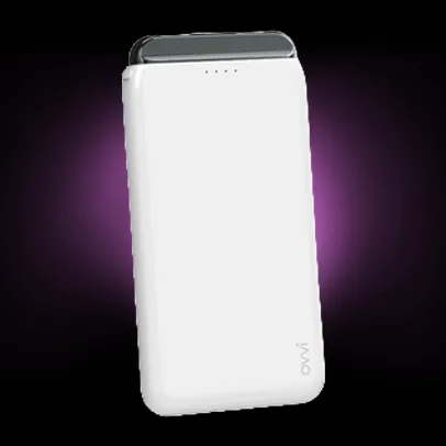 Power bank Ovvi branco com indicadores de carga na parte superior.