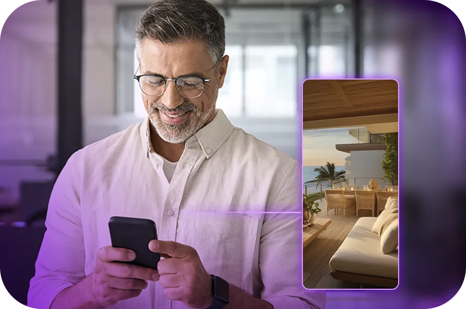 Imagem de um homem, mais velho, olhando para o celular e uma imagem ao lado de uma casa de veraneio.