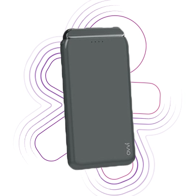 Imagem com vivinho ao fundo e foto de um carregador portátil da Ovvi