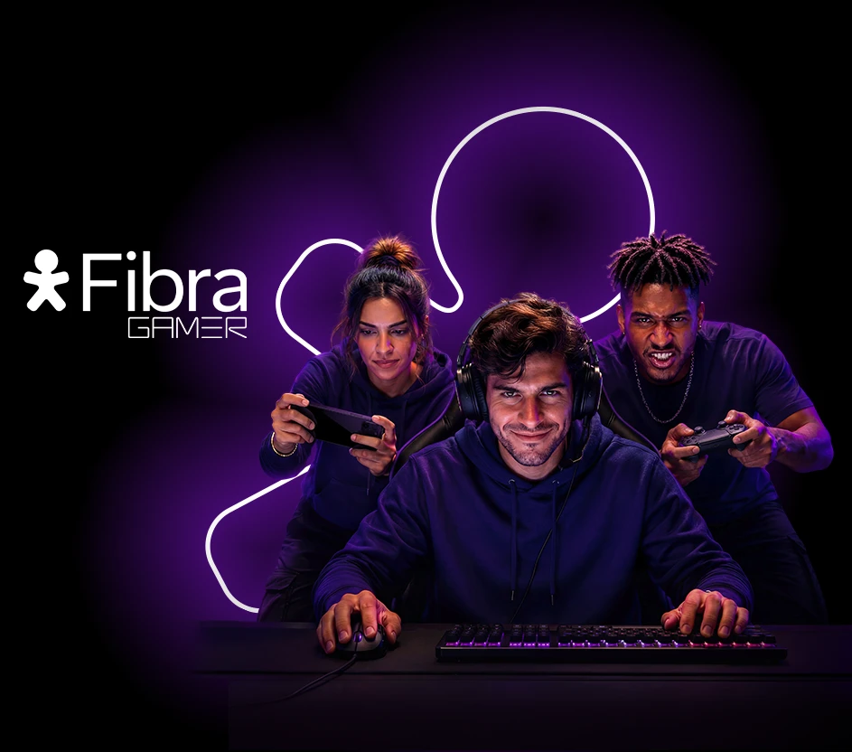 Imagem de 3 pessoas jogando em consoles diferentes, com Vivinho ao fundo em roxo neon.