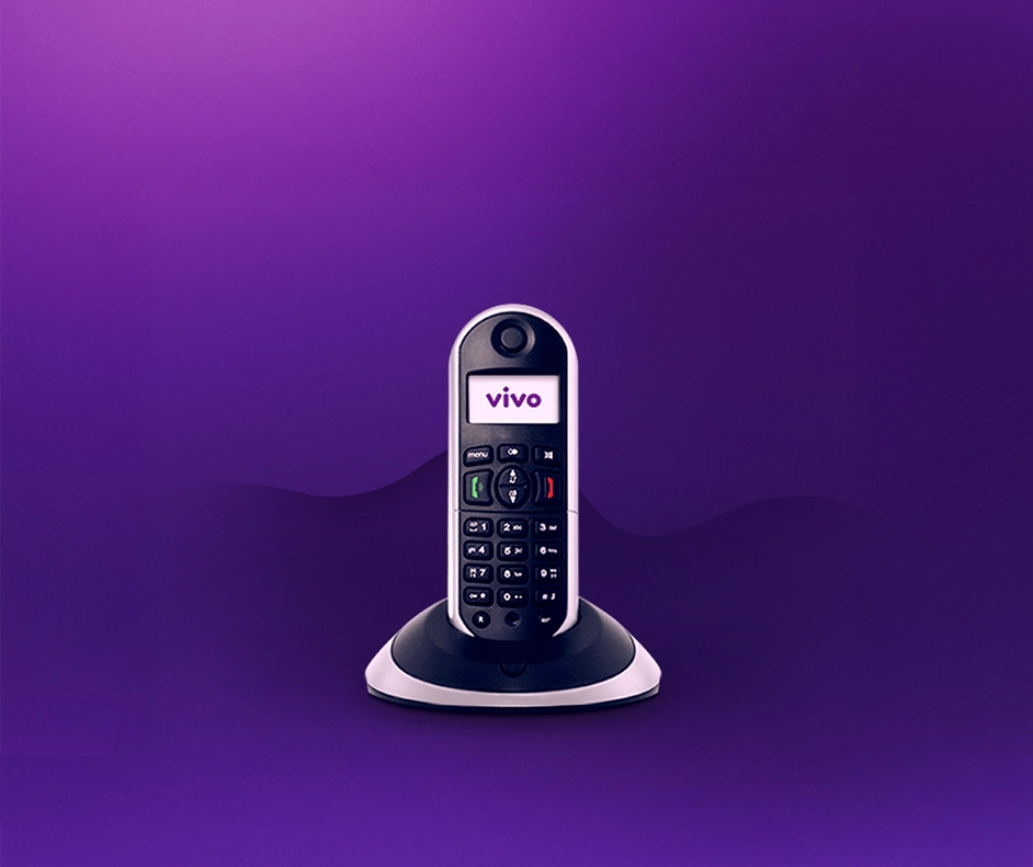 Imagem de um telefone fixo com o logo Vivo no visor