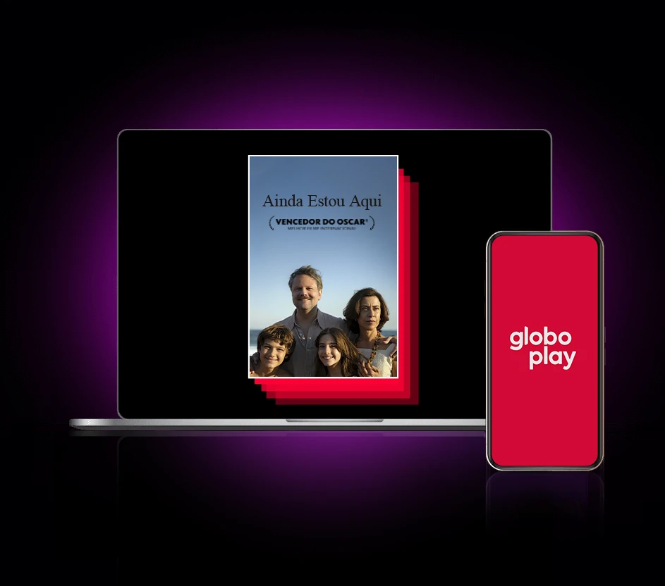 Imagem de notebook com capa do filme "Ainda Estou Aqui", ao lado celular com logo Globoplay