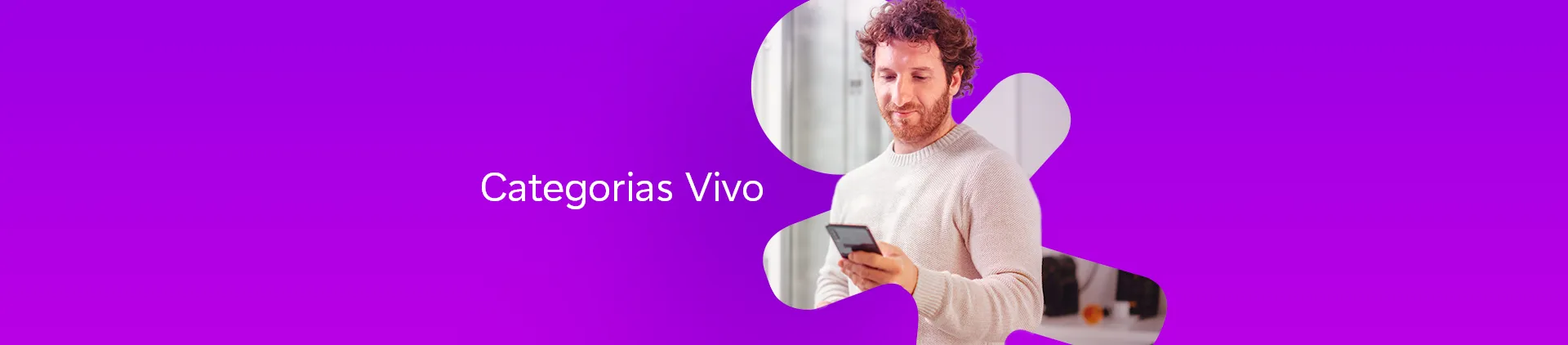 Homem com suéter bege, celular nas mãos, em uma cozinha moderna. Lê-se: Categorias Vivo