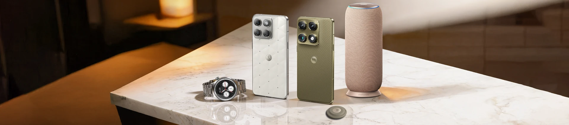 Imagem com produtos da marca Motorola, incluindo smartphones, eletrônicos e acessórios.