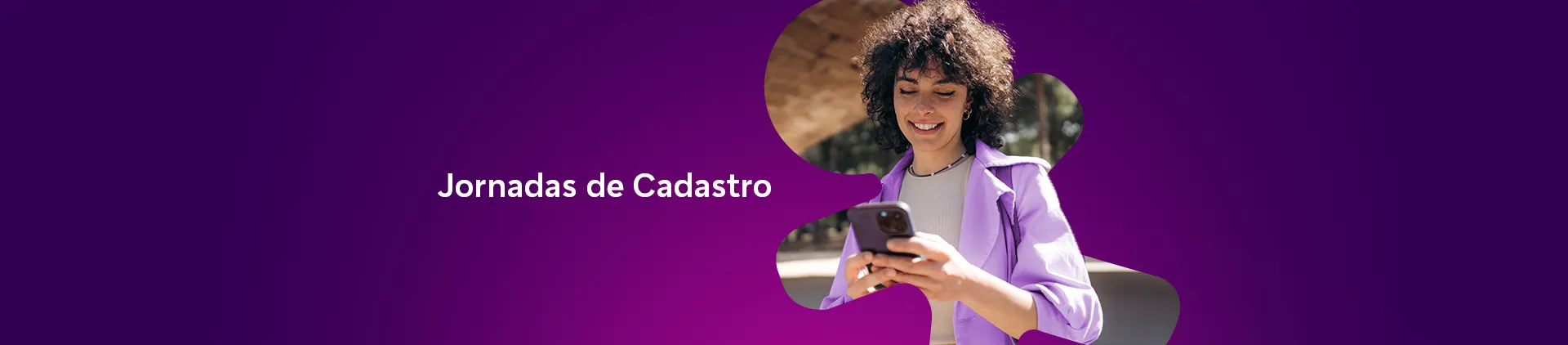 Imagem de uma mulher mexendo no celular e o texto "Jornada de Cadastro"