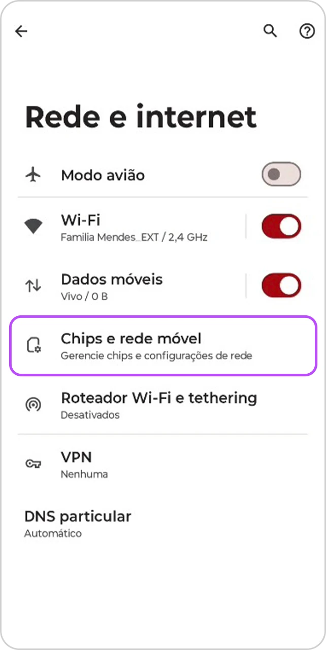 Tela Rede e internet com opção "Chips e rede móvel" em destaque.