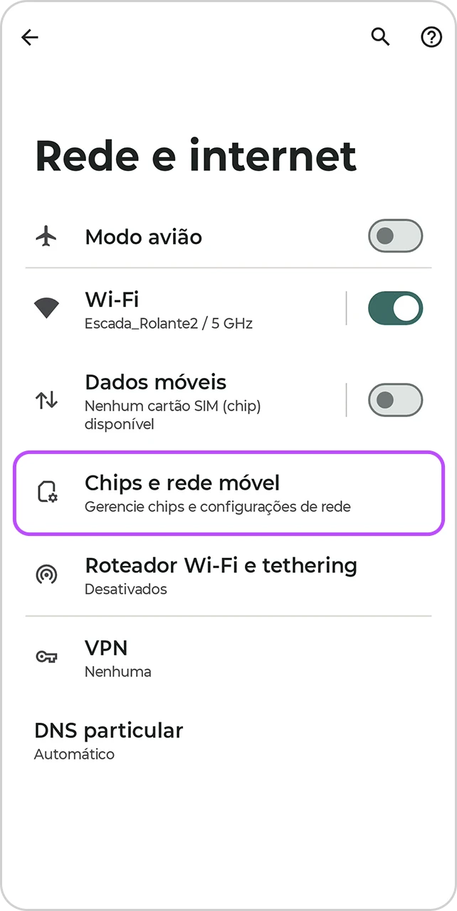 Tela Rede e internet com opção "Chips e rede móvel" em destaque.