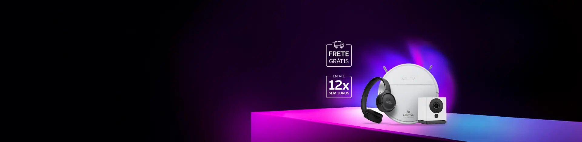 Imagem de um fone de ouvido, um robô aspirador e um projetor