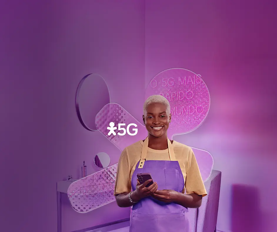 Mulher com avental e celular em mãos. Ao fundo, salão de beleza. Lê-se: O 5G mais rápido do mundo.
