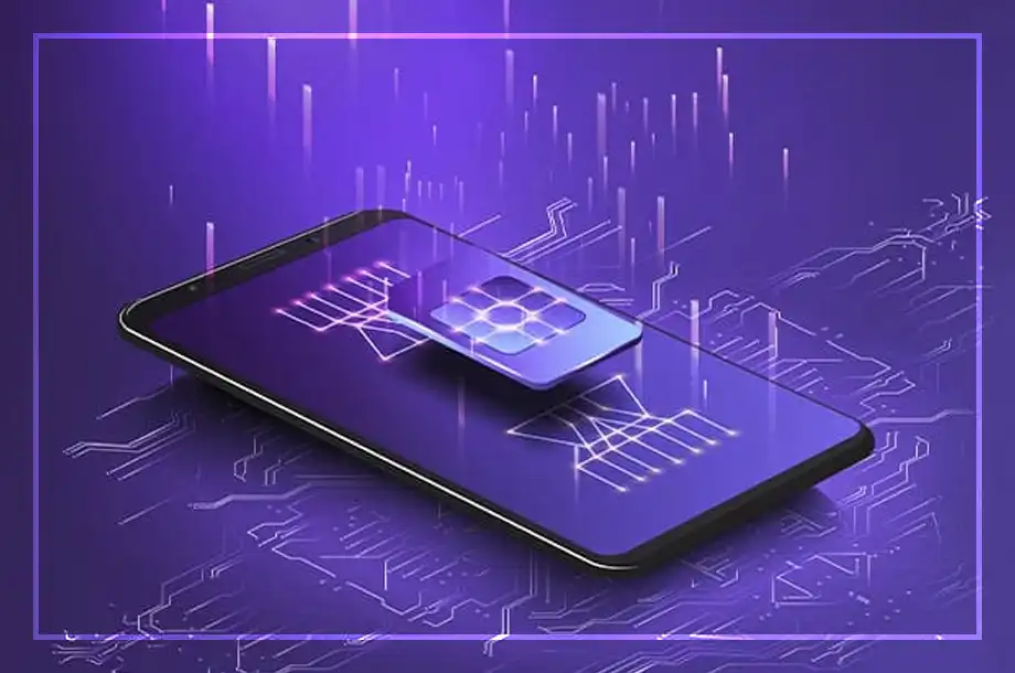 Smartphone com chip digital flutuante sobre a tela e fundo roxo com circuitos tecnológicos.