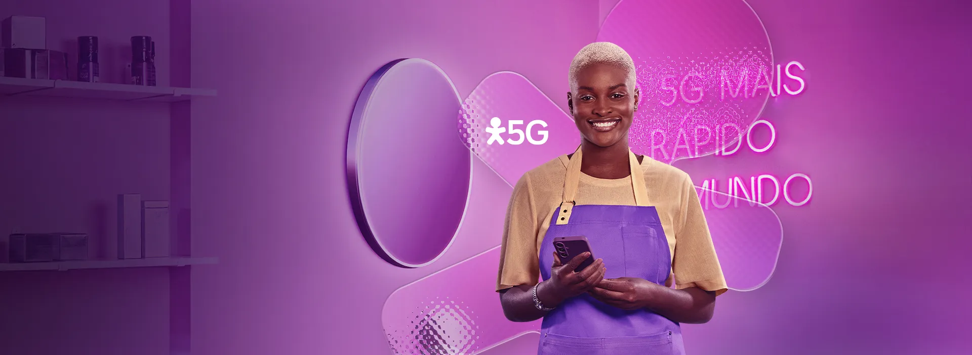 Imagem de profissional segurando celular no salão de beleza, lê-se "O 5G mais rápido do mundo"
